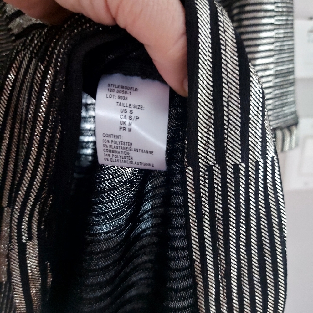 Black and Silver Top Or Tunic - Picture 6 of 6